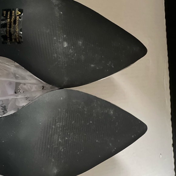 Fashion Nova clear pumps classy & elegant, heel is made of rings of rhinestones. - Picture 7 of 12